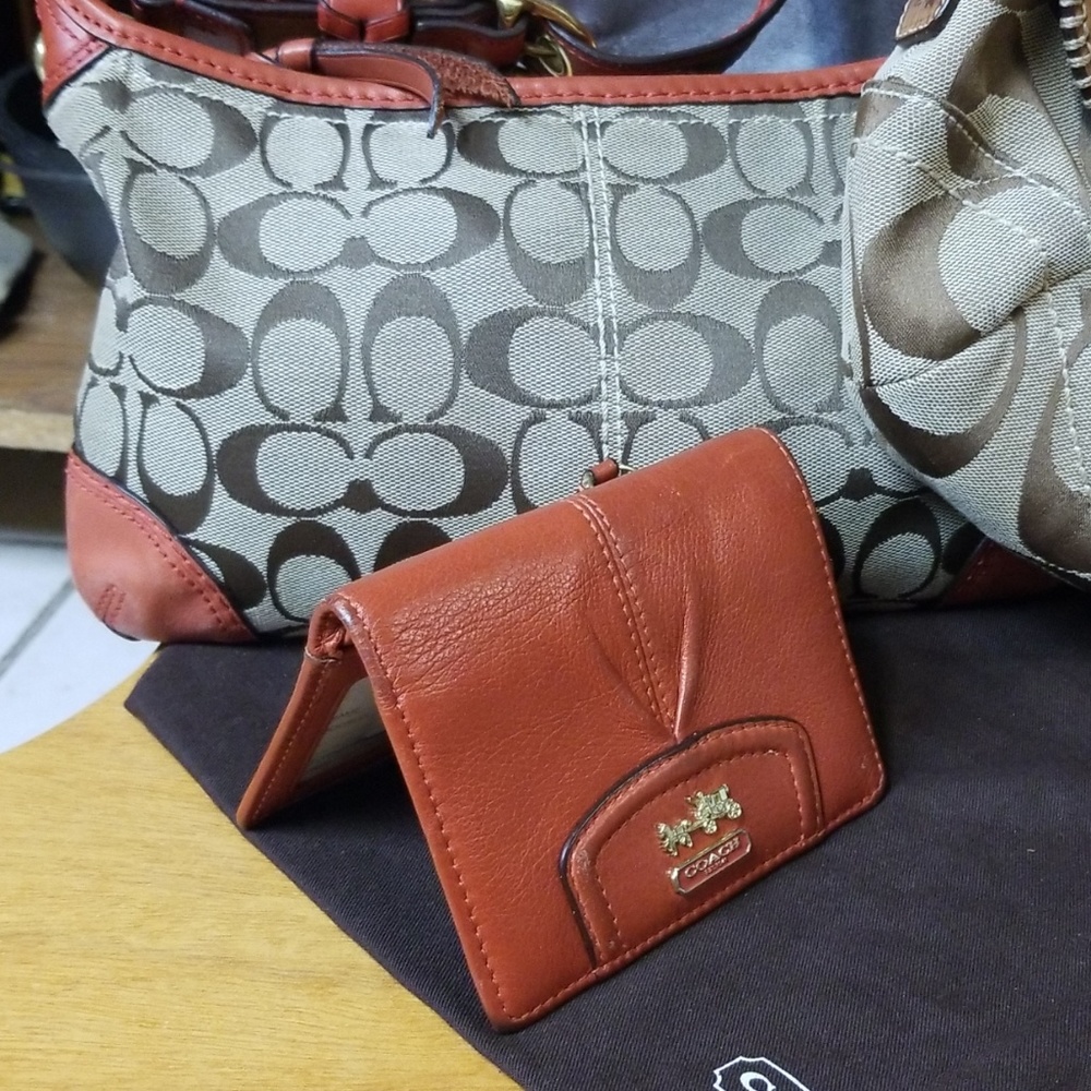 NICE SET!!! Cute little set ladies ...